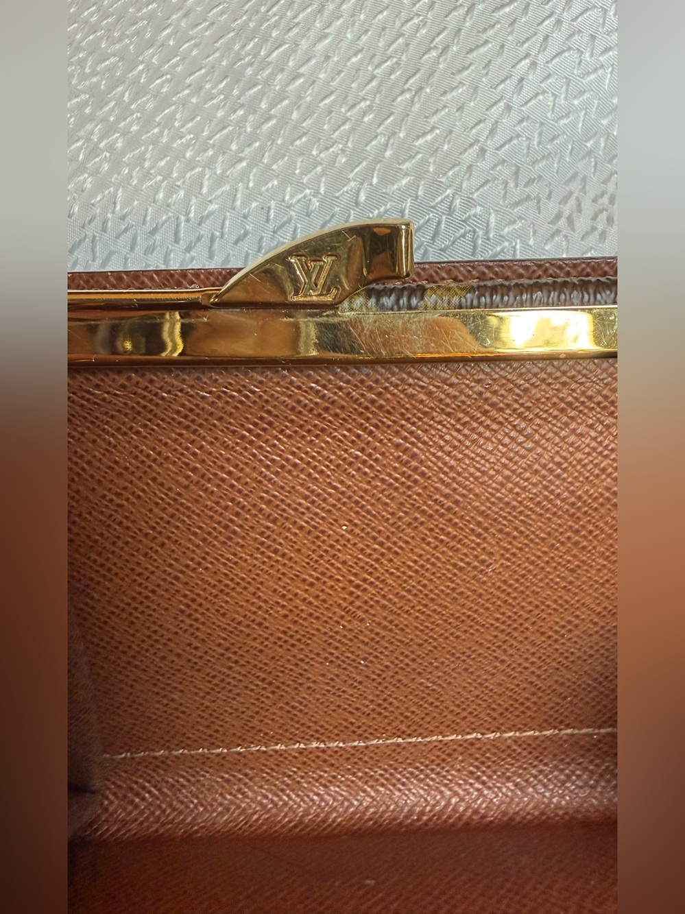 Louis Vuitton Monogram Kiss-lock Bifold Wallet - Picture 9 of 15